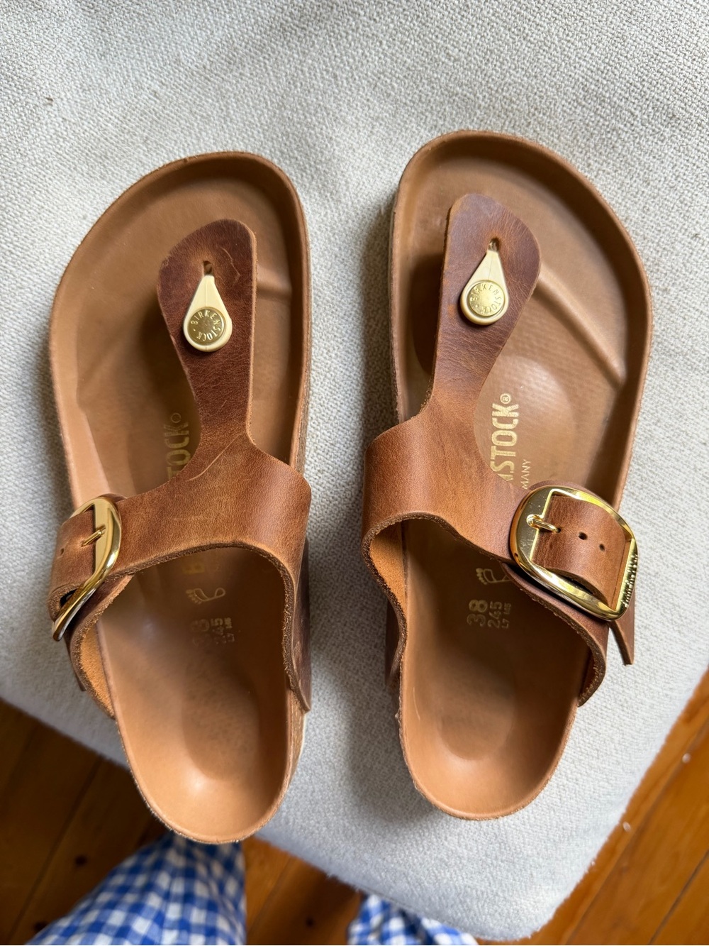 Unworn 38 Birkenstock Women’s Leather Gizeh big buckle Sandals wide